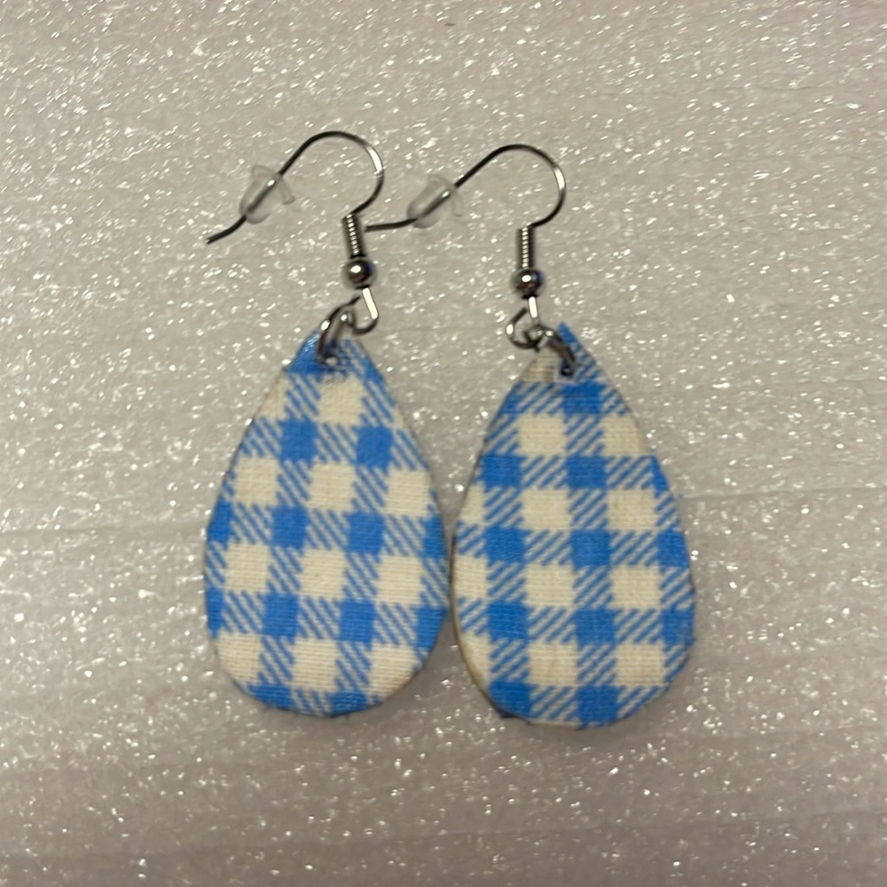 Earings - Picture 3 of 4